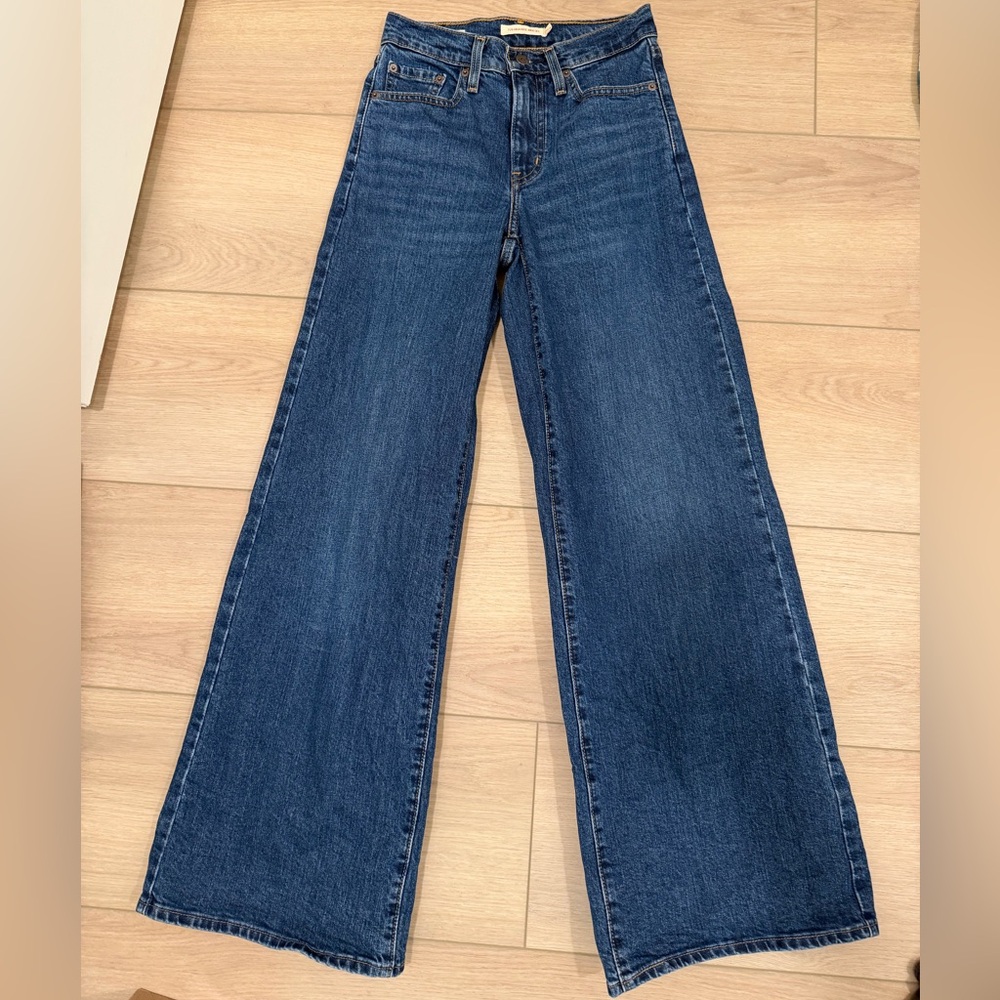 Levi’s Wide-Leg High-Rise Jeans size 25